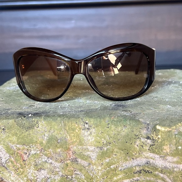 Valentino sunglasses with case, color is brown tortoise shell - Picture 7 of 9